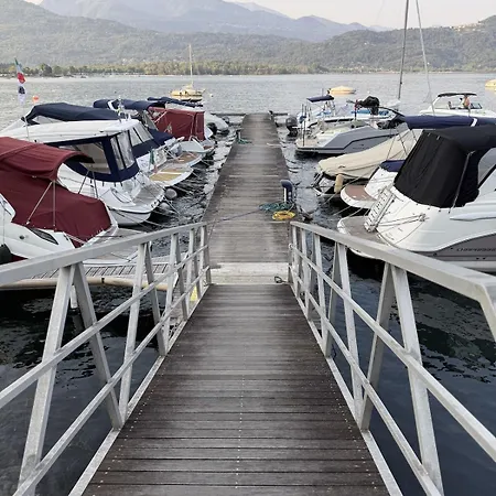Botel Diva Catamarano *