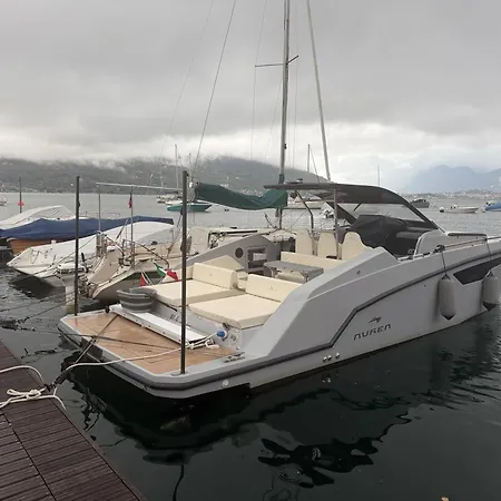Diva Catamarano Hotel en barco *