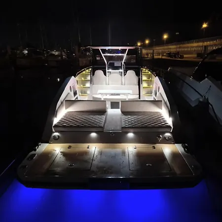 Hotel en barco Diva Catamarano Feriolo